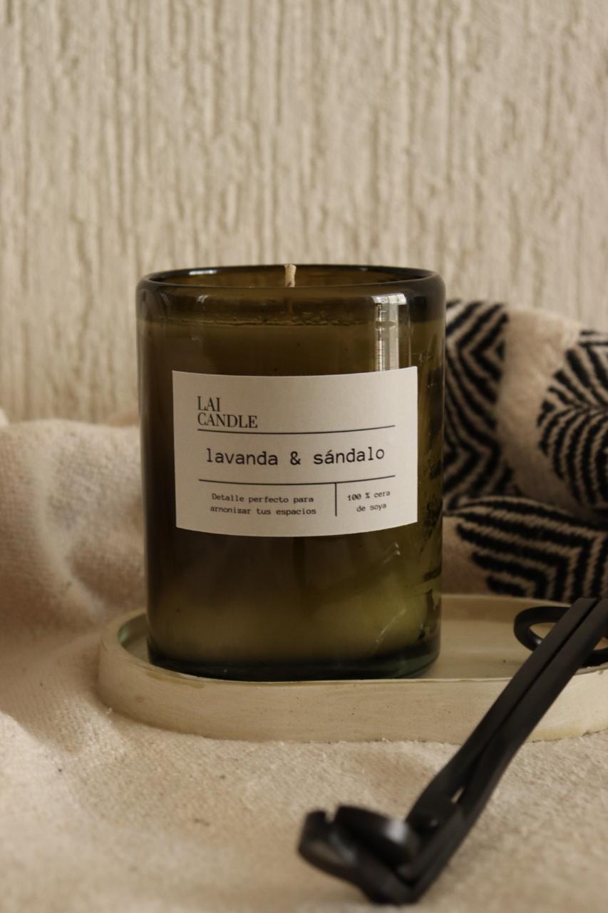 Vela aromática en vidrio soplado I Lavanda & Sándalo